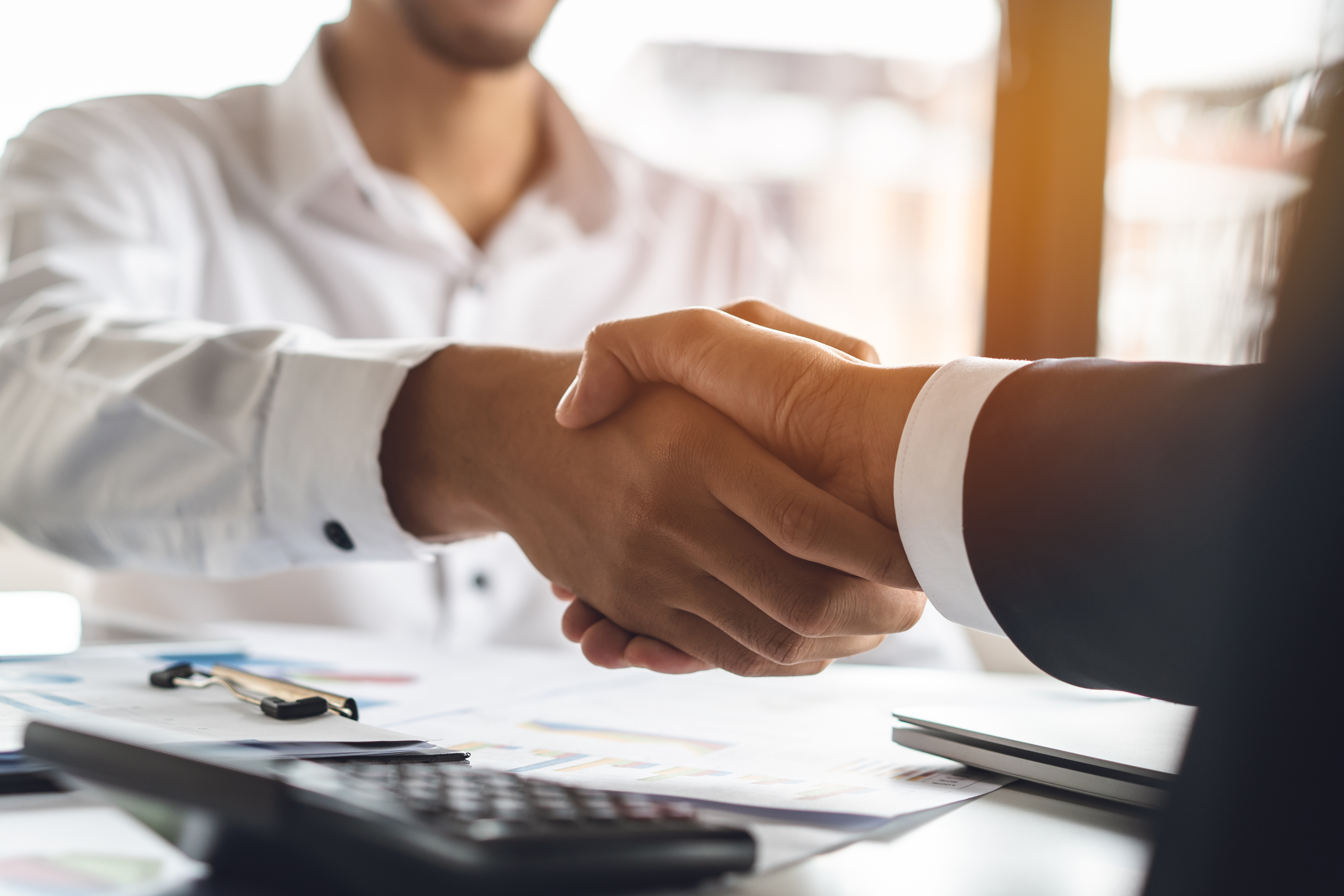 To make a deal for a residence permit in Spain