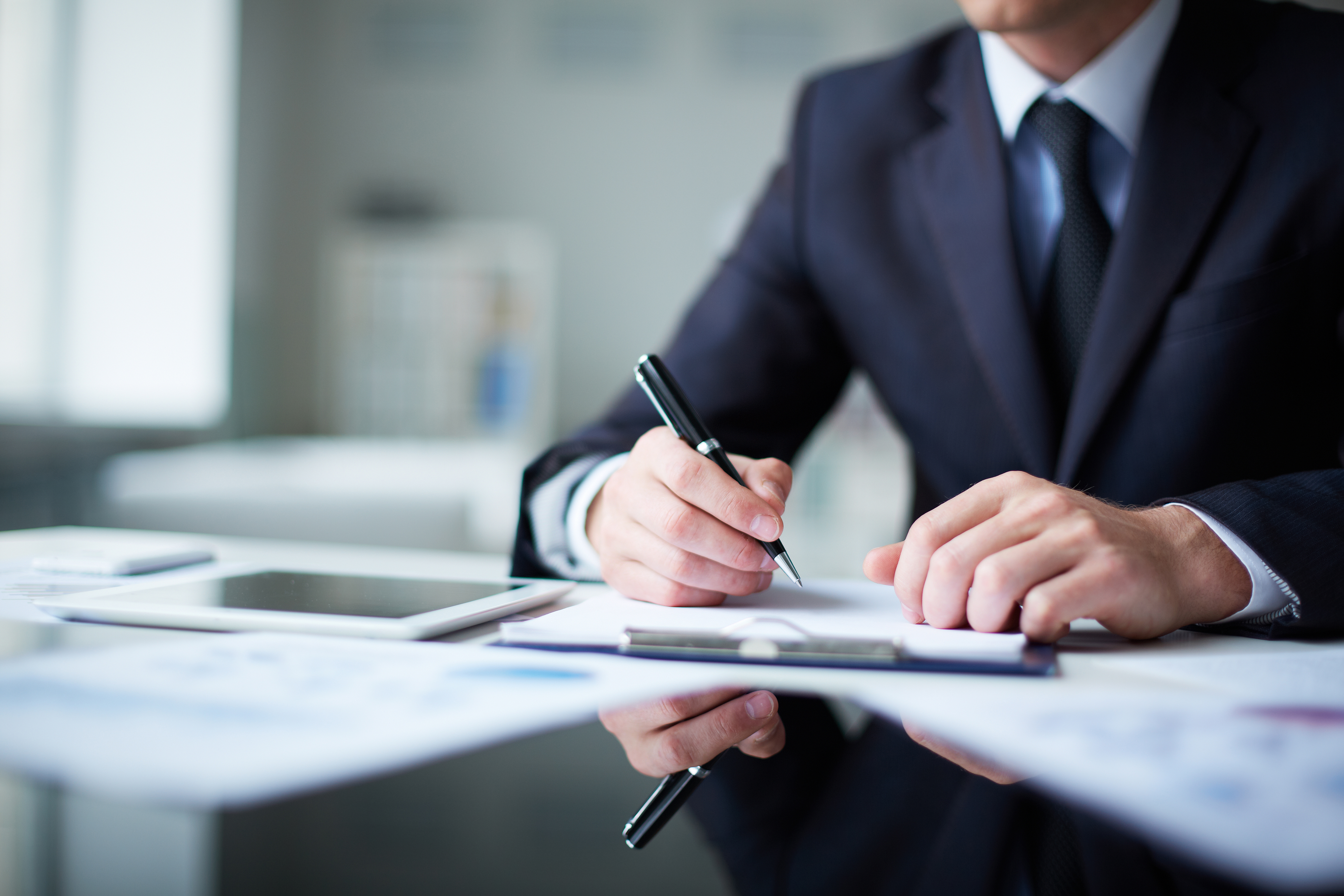 Investor signs an investment agreement to obtain Turkish citizenship by investment
