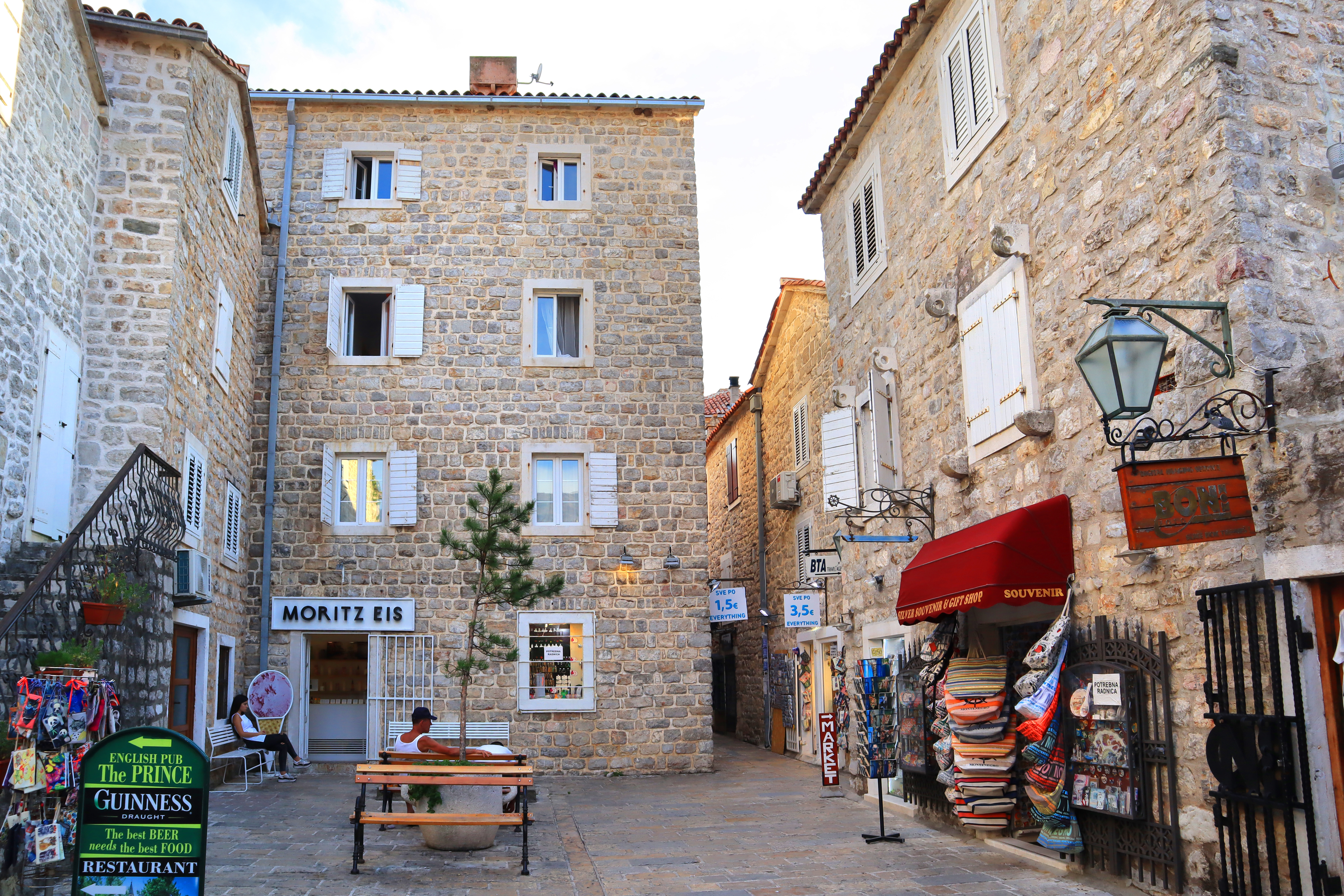 Street shopping as an option to work in Montenegro