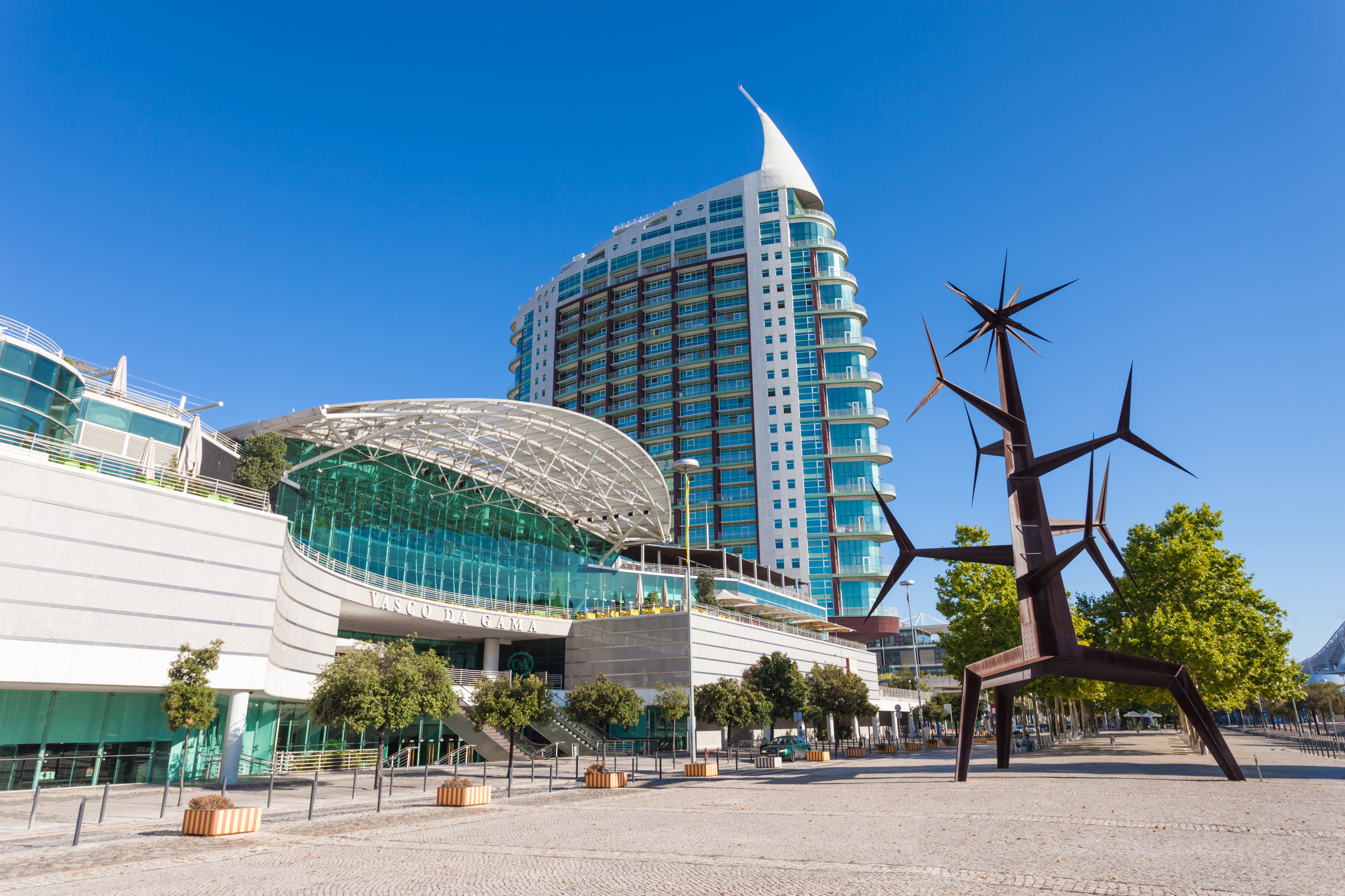 Business in Portugal is possible for foreigners with a d2 business visa
