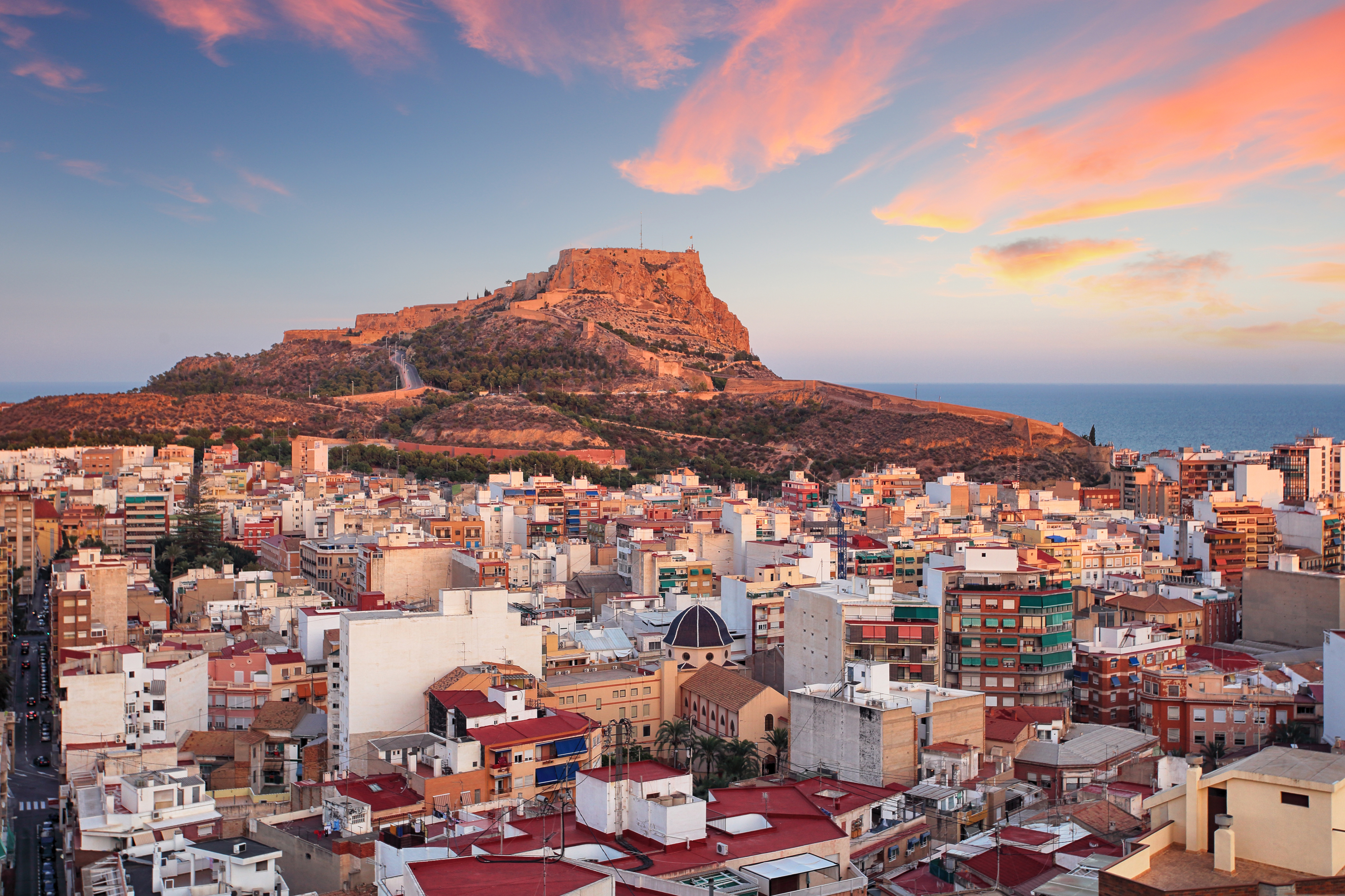 Spanish residence permit through arraigo in 2026